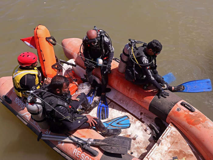 Divers have begun looking for bodies in the sea, where it is believed many of the bodies were washed away after the tsunami-sized wall of water descended upon Derna.