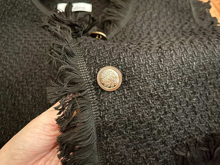 The buttons on the vest came in a pale gold shade and looked nice, although they felt plasticky.