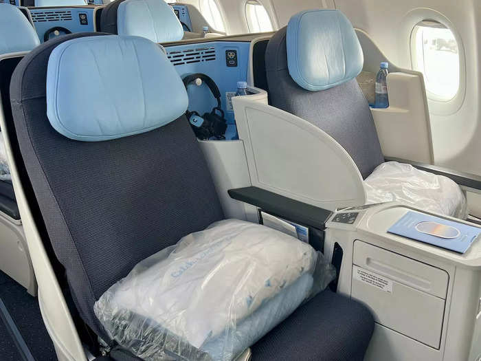 I will give credit to La Compagnie though for its unique business model, which flies all-business-class-equipped Airbus A321neos between Europe and the US. And, fares are relatively less expensive.