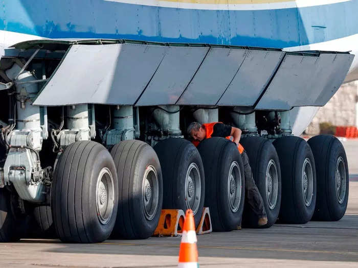 Holding the weight of the mammoth plane were a total of 32 wheels — 28 in the main gear as seven rows of four, and four under the nose.