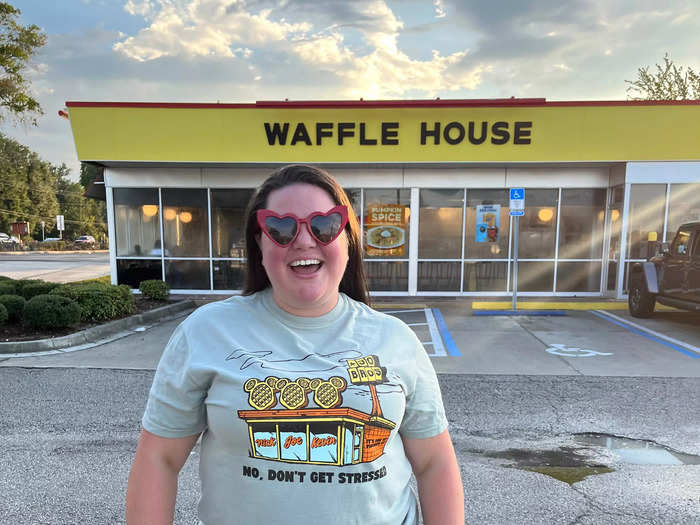 The outside of Waffle House felt very inviting.