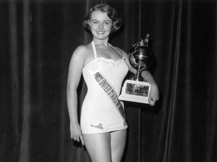 1953: Miss Illinois Myrna Hansen