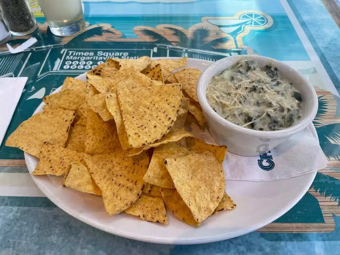 The spinach-and-artichoke dip was uninspiring.