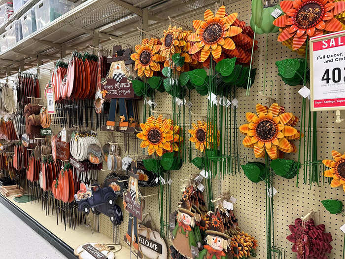 If you want harvest-themed yard stakes, go to Hobby Lobby.