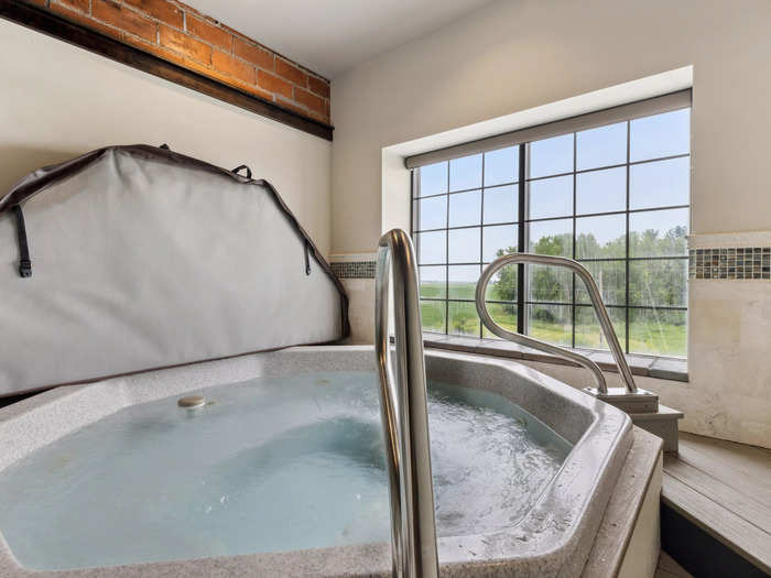 There are also fun aspects, like this indoor Jacuzzi tub.