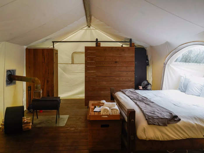 Upon arrival, I noticed there was a skylight above the king-size bed in my tent that created the effect of a tranquil nook — and kept me from using lamps during the day.