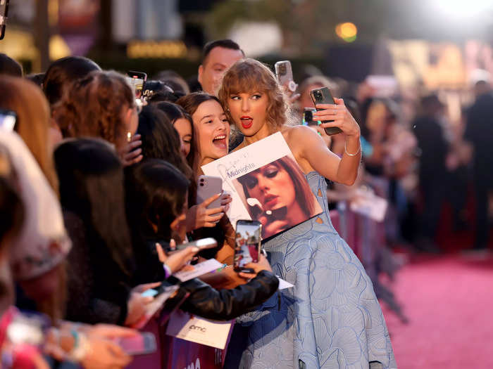 Taylor Swift took the time to pose with fans who were there to see her.