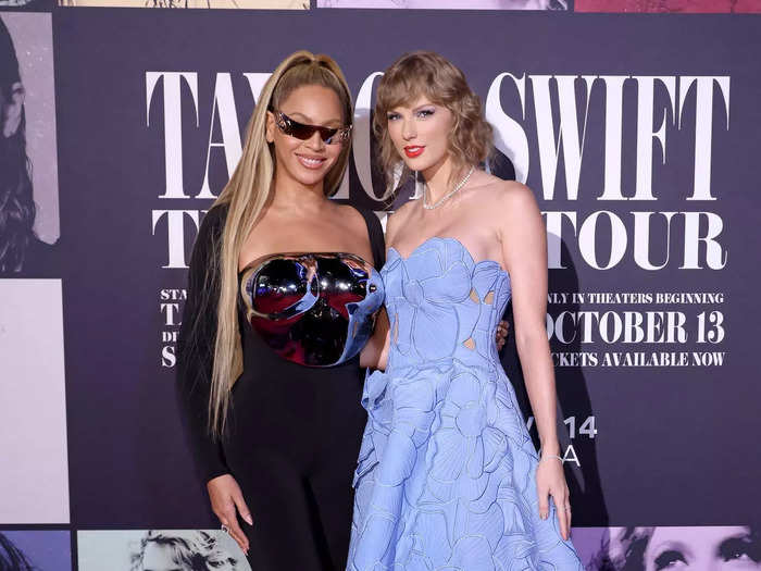 Beyoncé wore a chrome and black outfit to pose with Taylor Swift.