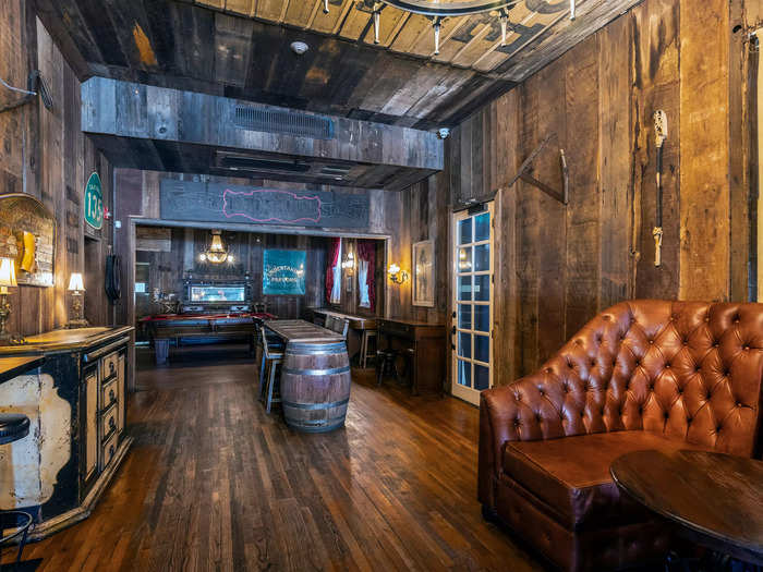 Actors Kurt Russell and Kate Hudson have used the saloon to host wine tastings, the listing says.