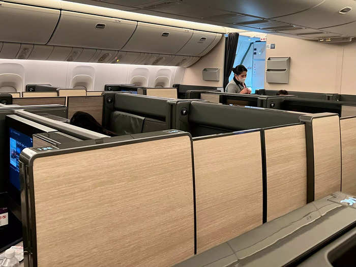 Although every airline easily had more pros than cons, ANA was the only one to offer full privacy.