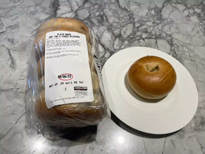 Lastly, I tried the Kirkland Signature plain bagels. 