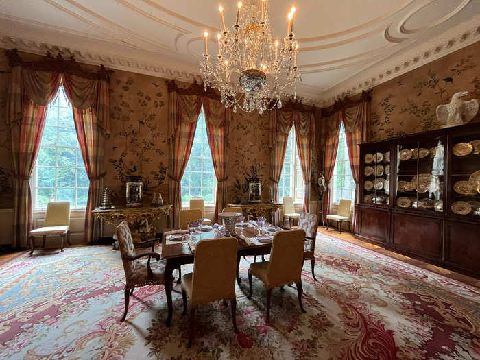 The formal dining room at Swan House featured marble side tables carved with swans and Chinese chinoiserie-style wallpaper that was hand-painted.