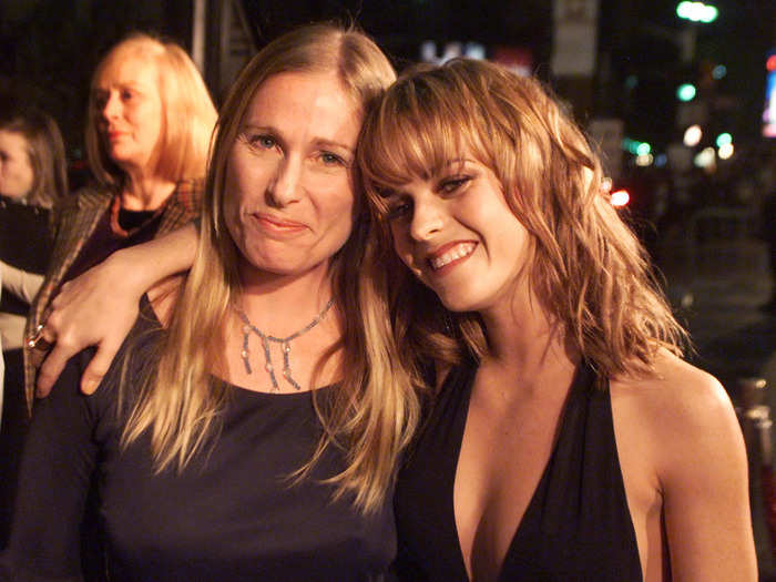 The leading ladies posed with other attendees, like the film