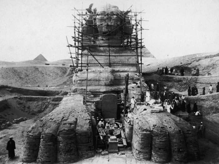 1925: Archaeologists work on the site of the Great Sphinx of Giza. It was first excavated in 1817.