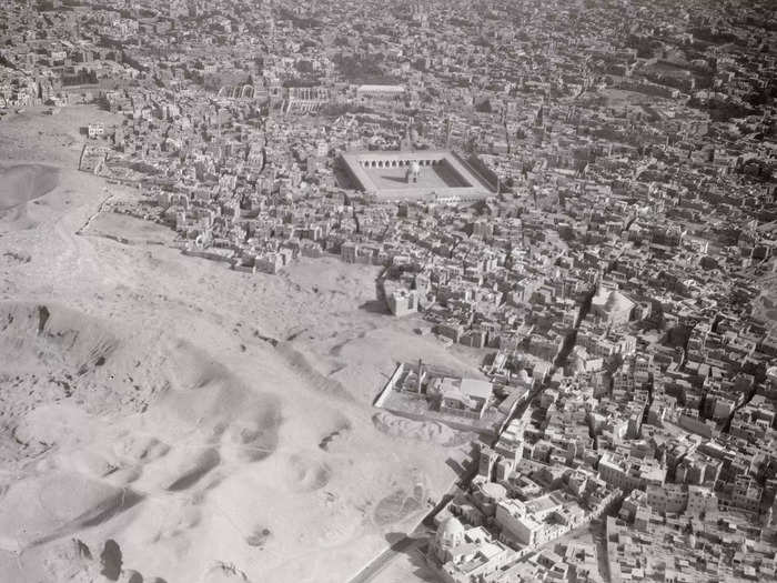 1922: An image taken by a plane shows an aerial view of Cairo.