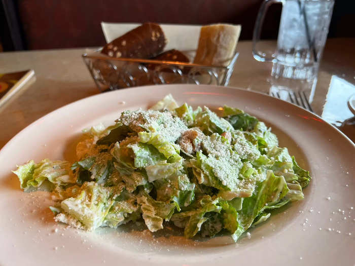 For my meal, I went with a salad and flatbread lunch combo.