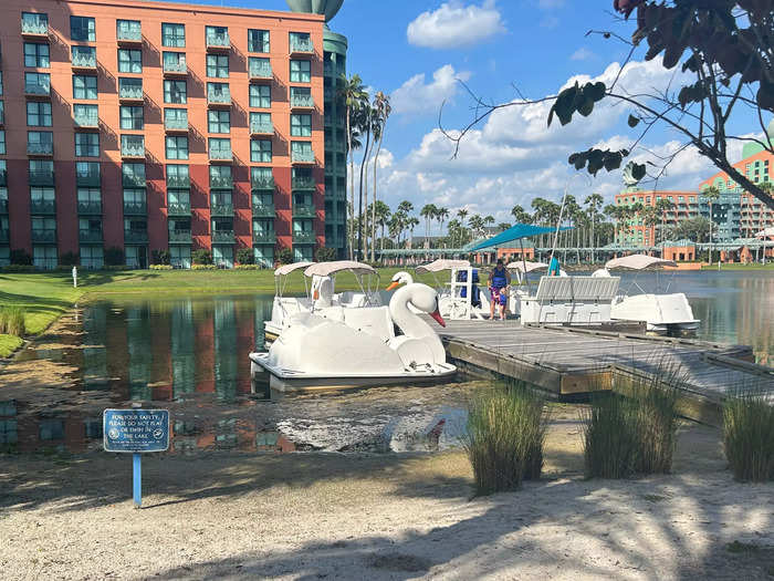 Guests can use swan-shaped paddle boats during their stay at no extra cost.