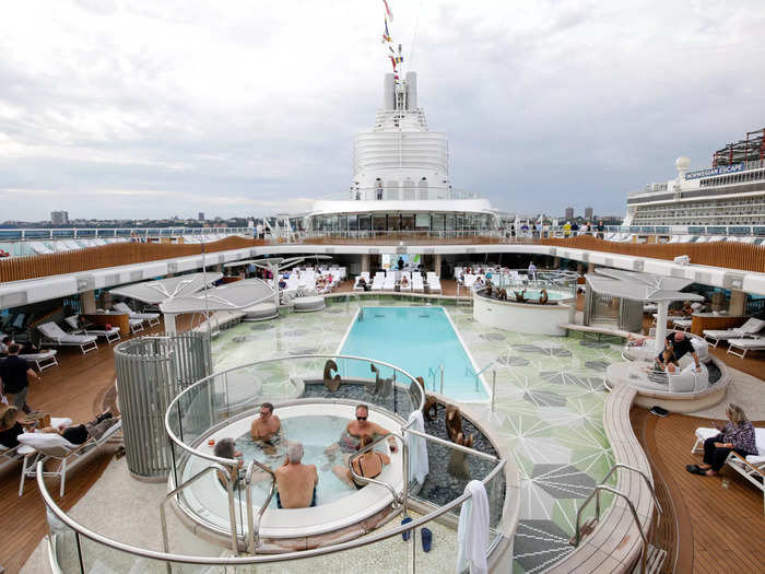 Surprisingly, another hint of the ship’s elevated ambiance was the pool deck. 