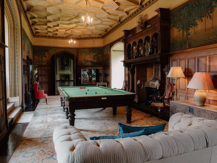 The property offers a range of activities, including a billiards room and table tennis table.