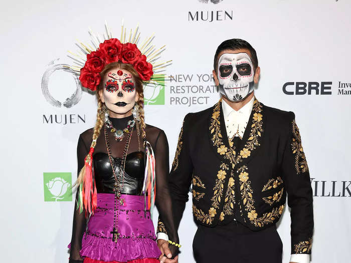 Kelly Ripa and Mark Consuelos embraced the spirit of Día de Muertos with their costumes.