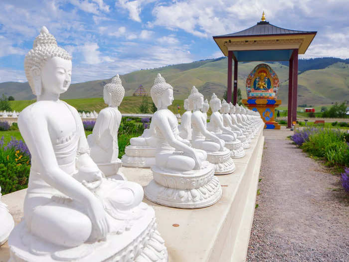 Admire the Garden of One Thousand Buddhas.