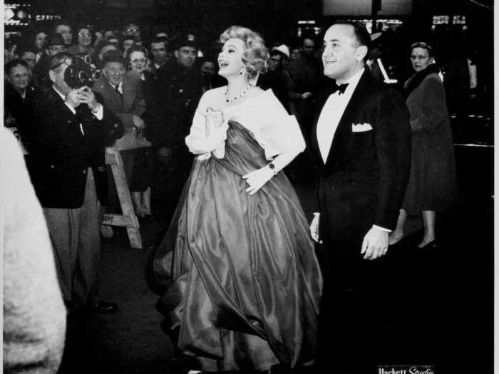 Zsa Zsa Gabor arrived on the red carpet in 1953 with a date.