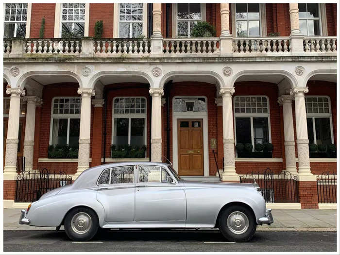 The friends picked old cars for their new adventure.