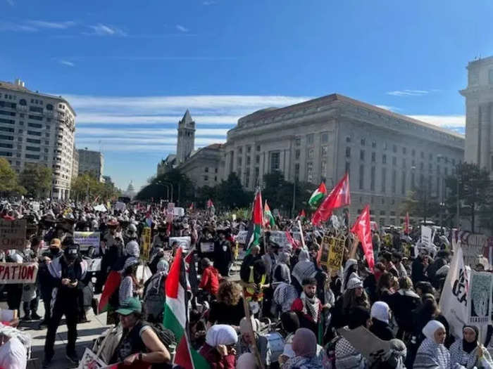 As many as 100,000 demonstrators were expected to call for a cease-fire in Washington, DC