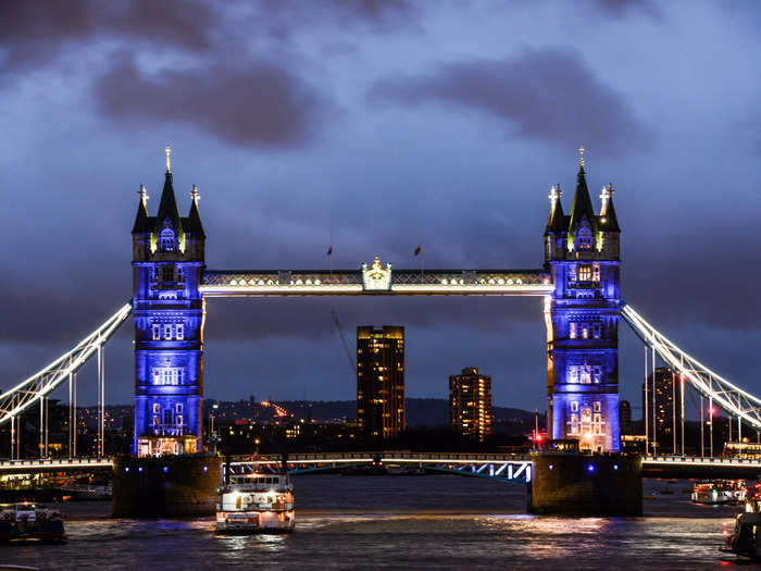 Today, more than 40,000 people cross the bridge every day.