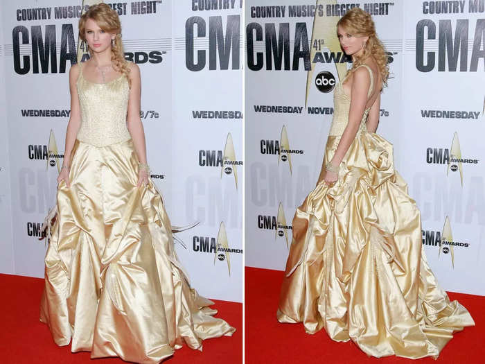 Swifites will remember the golden princess dress she wore at the 2007 show.