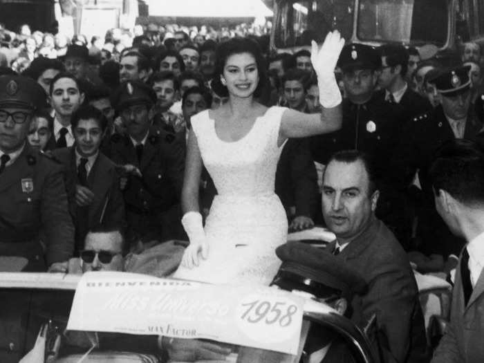 1957: Miss Peru, Gladys Zender