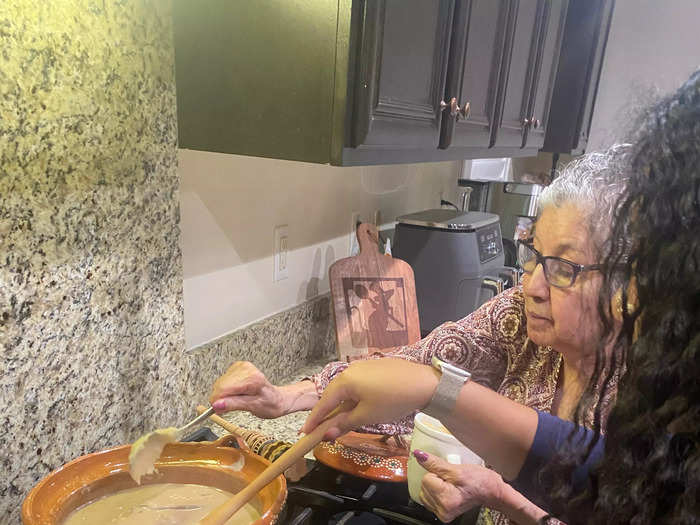 Spoon the flour mixture in slowly as you mix the champurrado.