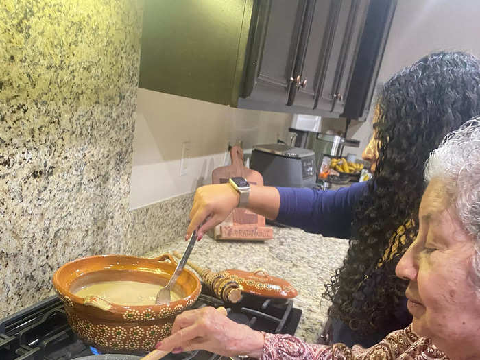 This becomes a two-person job, as we must continue stirring the champurrado while mixing the flour on high heat.