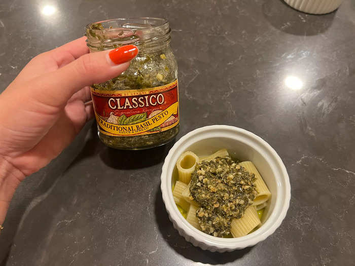 5. Classico traditional basil pesto