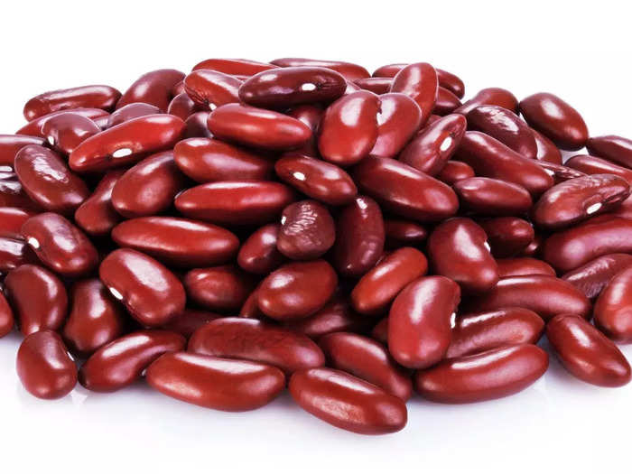 Raw kidney beans contain a toxic agent.