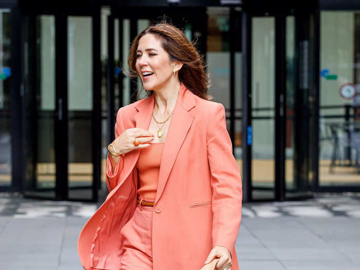 Mary changed up her style that same year, swapping out her typical dresses and skirts for a peach pantsuit during a visit to the Netherlands. 