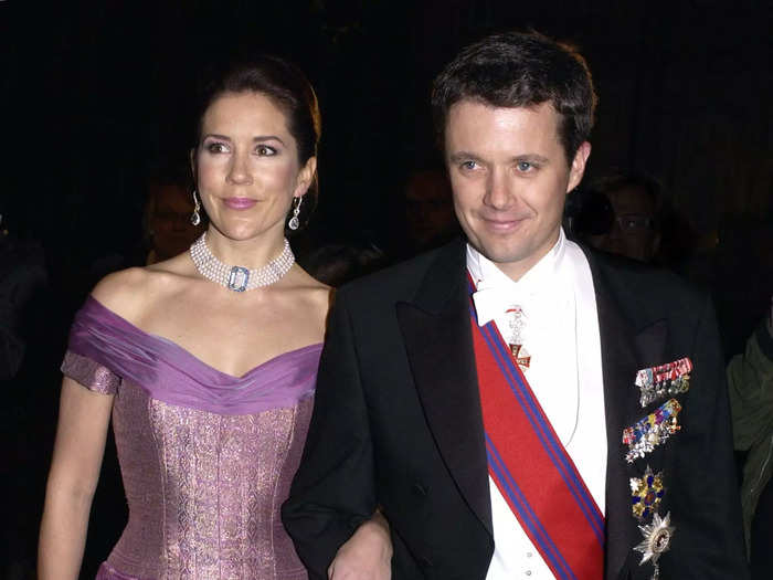 At a state banquet in 2004, Mary wore her most formal look yet, which comprised of an off-the-shoulder ballgown with gold embroidery, a dainty clutch bag, and a pearl and aquamarine choker necklace and drop earrings. 