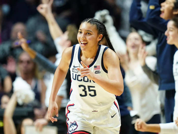 UConn Huskies guard Azzi Fudd