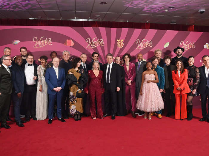 The "Wonka" cast, director, and producers all posed together.