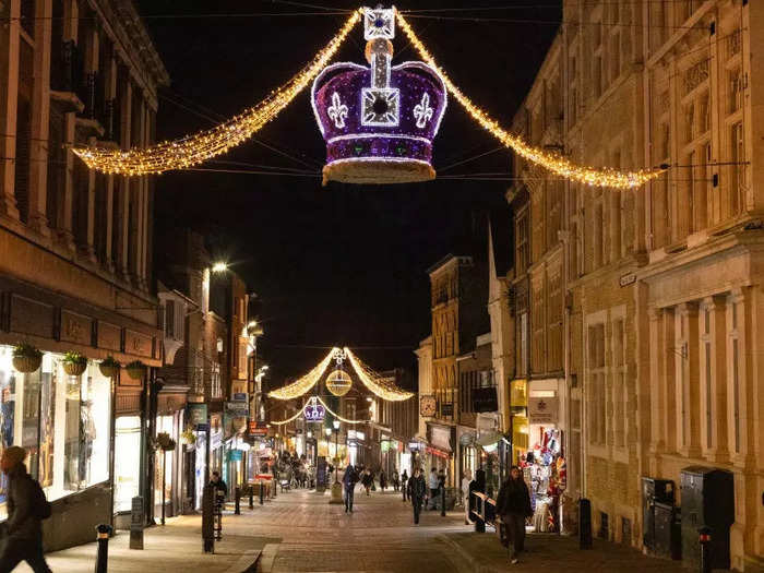 Windsor Castle, located in the quaint town of Windsor, UK, is decked out for the holidays.