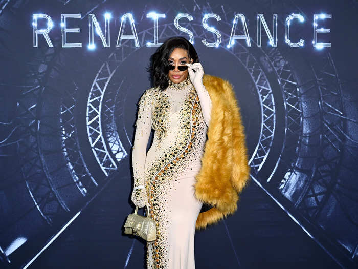 "Kill Bill" actor Vivica A. Fox paired her dress and fur coat with shades.
