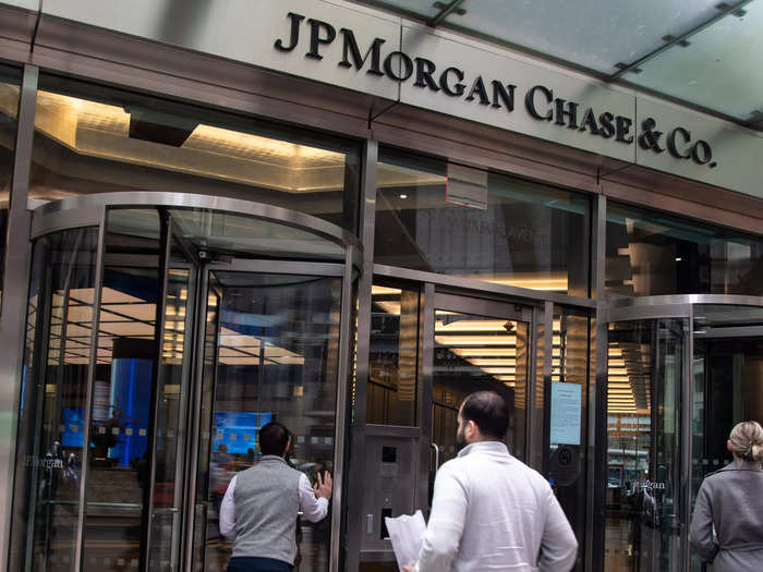 JPMorgan: bearish, S&P 500 price target of 4,200