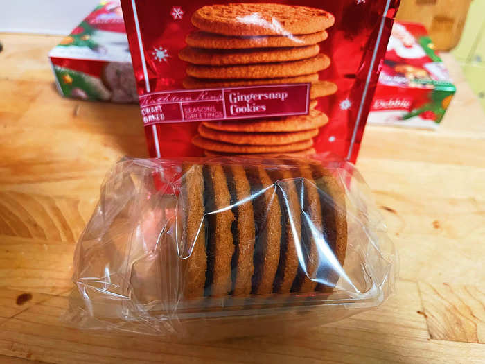 The bag came with 14 cookies.