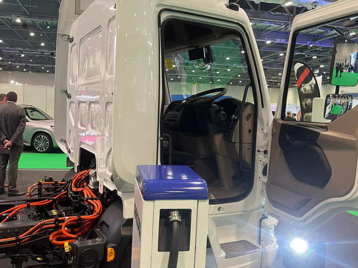 The trucks have 210kWh batteries and a range of up to 200 km (124 miles), DAF says.