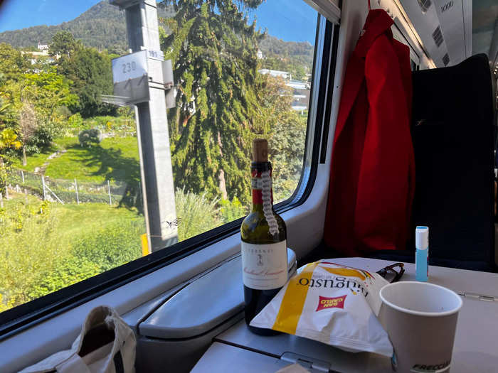 I liked being able to buy food and drinks on the train. 