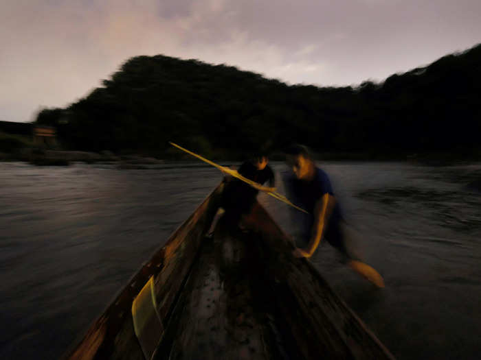 The fishing season lasts from May to October, and most usho begin fishing at sundown.