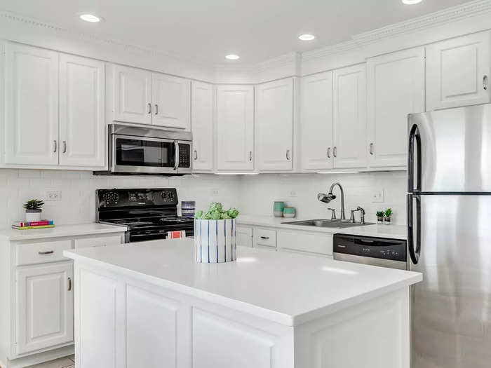 All-white kitchens aren