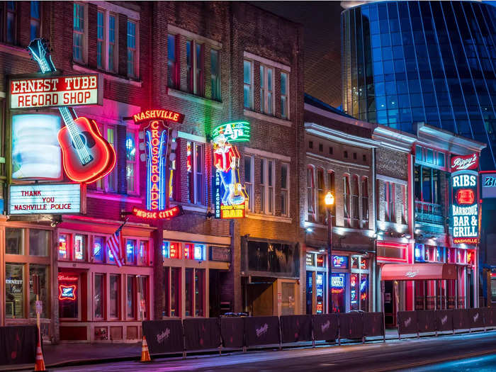 The Broadway bar scene in Nashville, Tennessee, can be overwhelming.