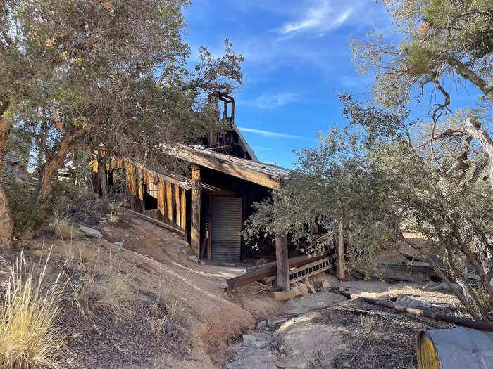 And a local rancher named Bill Keys saw an opportunity. There was a need for a place to process the ore, so he decided to build a mill to do just that, according to the trailhead sign.