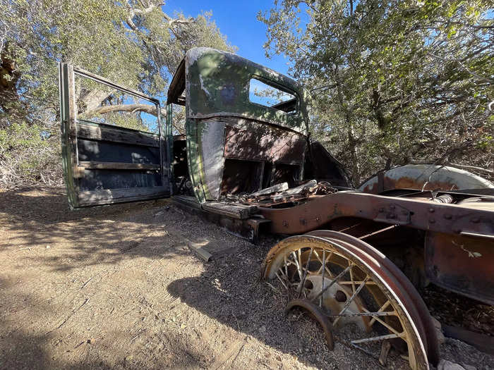 All that remained was a skeleton of the former car. The rubber wheels had worn out in the hot sun, the engine no longer existed, and the fabric of the truck’s seats had disappeared. 